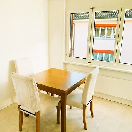 Apartmán With Balcony In Zurich, Kars - Self Checkin Curych