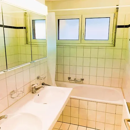With Balcony In Zurich, Kars - Self Checkin Apartment