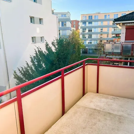 With Balcony In Zurich, Kars - Self Checkin Apartment *