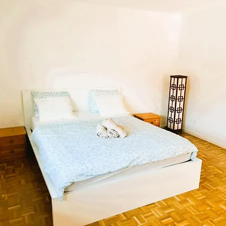 With Balcony In Zurich, Kars - Self Checkin Apartment